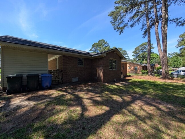 Building Photo - 3 Bedroom, 1.5 Bath Home with HVAC & Fenced Backyard