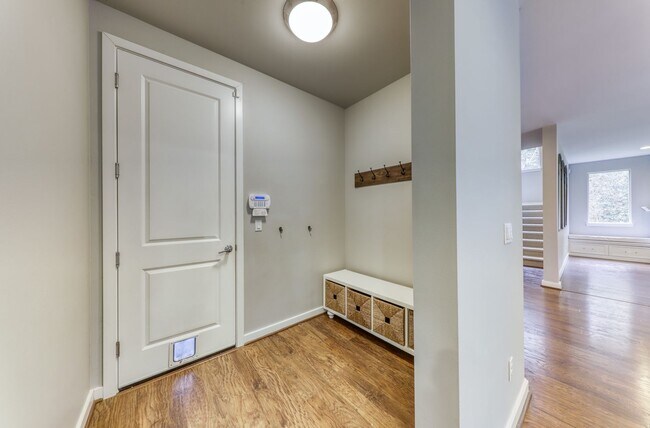 Building Photo - Gorgeous Large Home