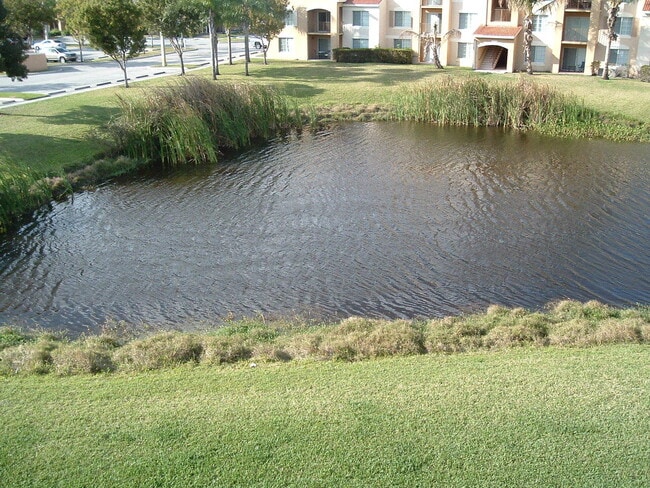 Building Photo - EMERALD ISLE AT LAGUNA LAKES CONDO