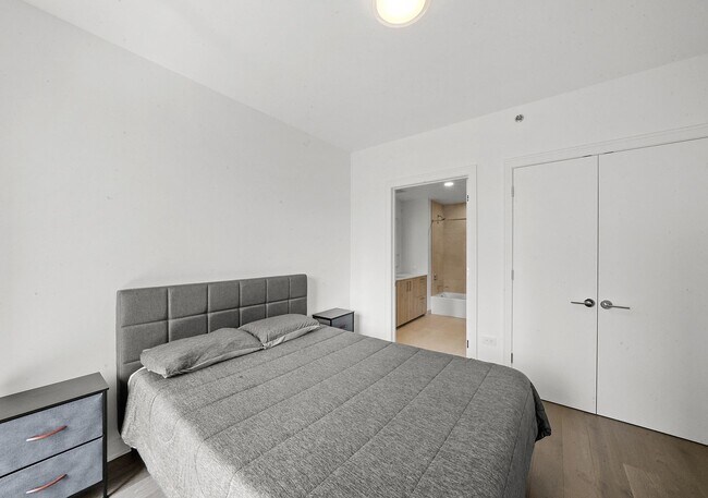 Building Photo - 211 N Harbor Dr