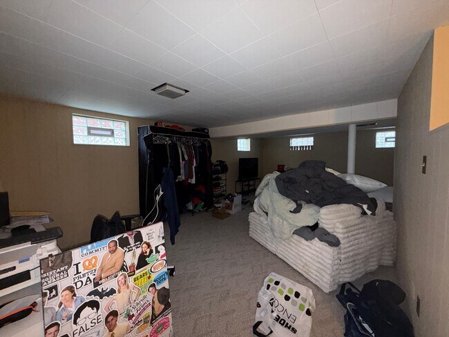 Building Photo - 7147 Bluecrest Dr