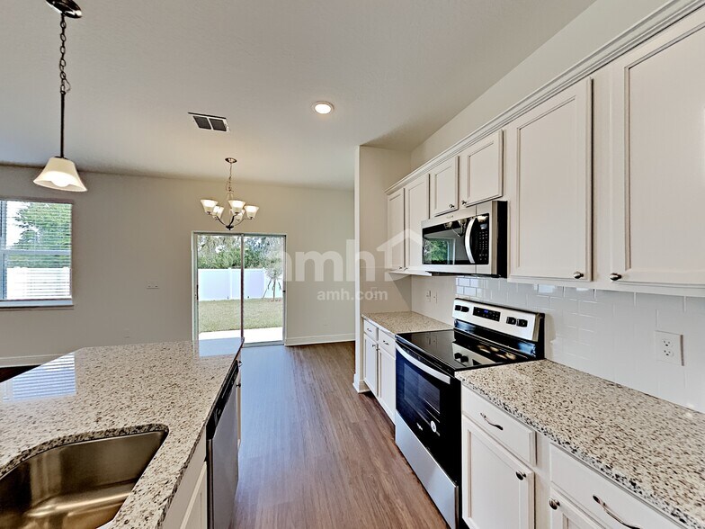 Building Photo - 1337 Celery Ave