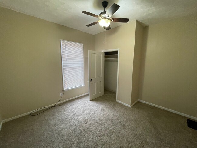 Building Photo - 427 W 10th St