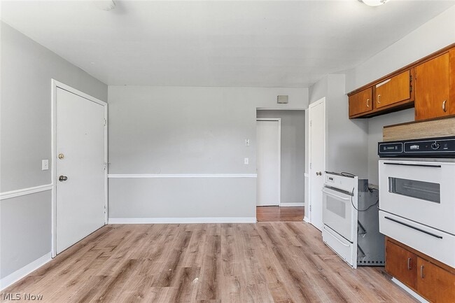Building Photo - 473 E 222nd St