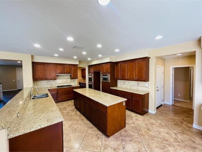 Building Photo - 32391 Alpine Ct