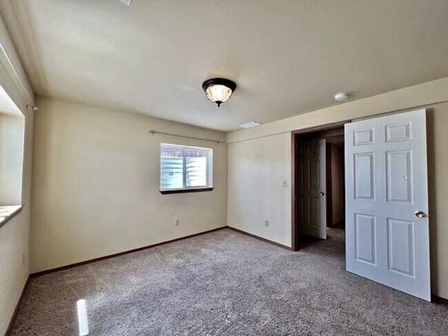 Building Photo - 4 Bedroom Home in Pronghorn Glen with Mountain Views
