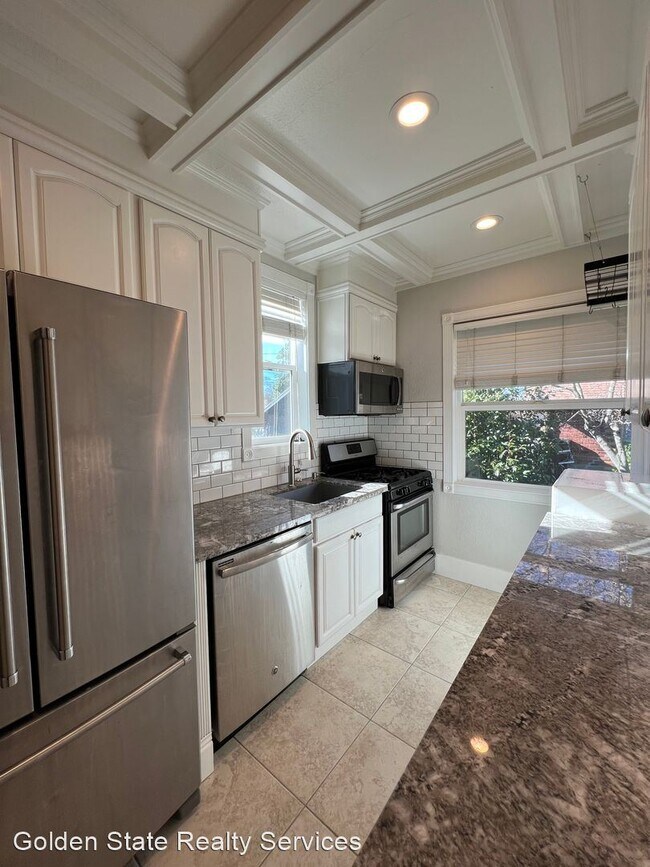 Building Photo - 4 br, 2 bath House - 525 Grove St