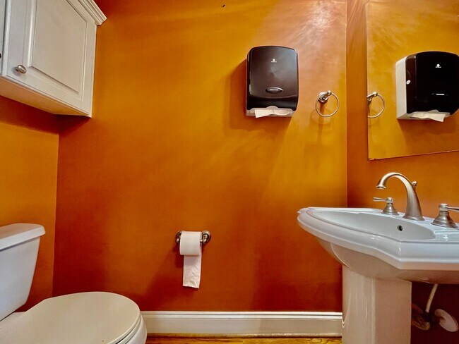 Building Photo - 3 Bedroom 2.5 Bath in the Vista