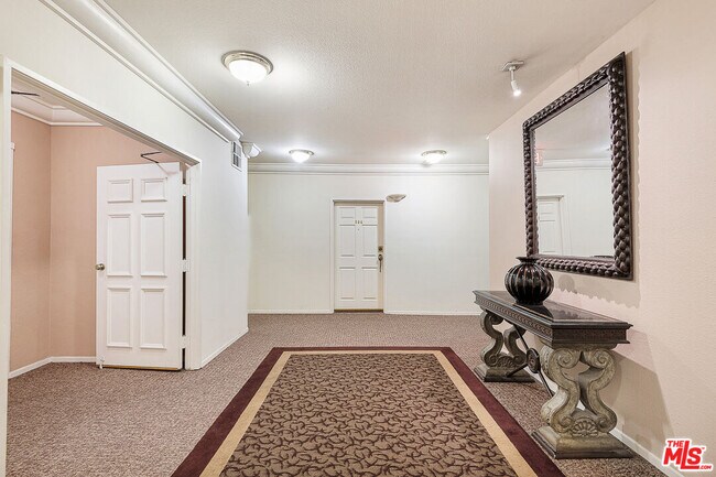 Building Photo - 315 N Swall Dr