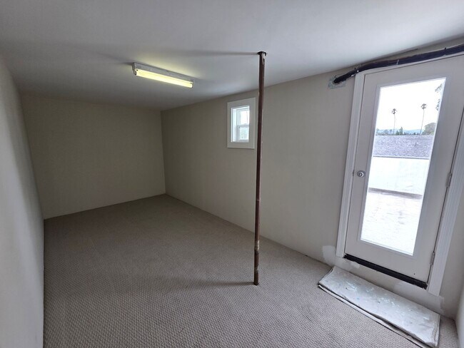 Building Photo - Spacious 2BR Condo with Central A/C, Bonus Room & Huge Storage – Walk to Burlingame Avenue