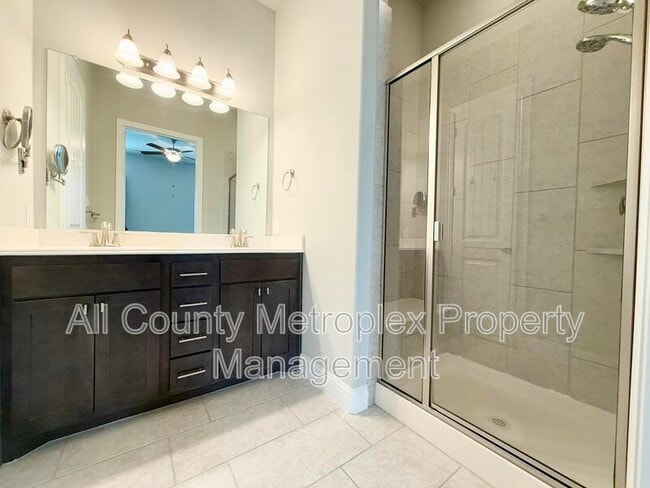 Building Photo - 950 Dartford Dr