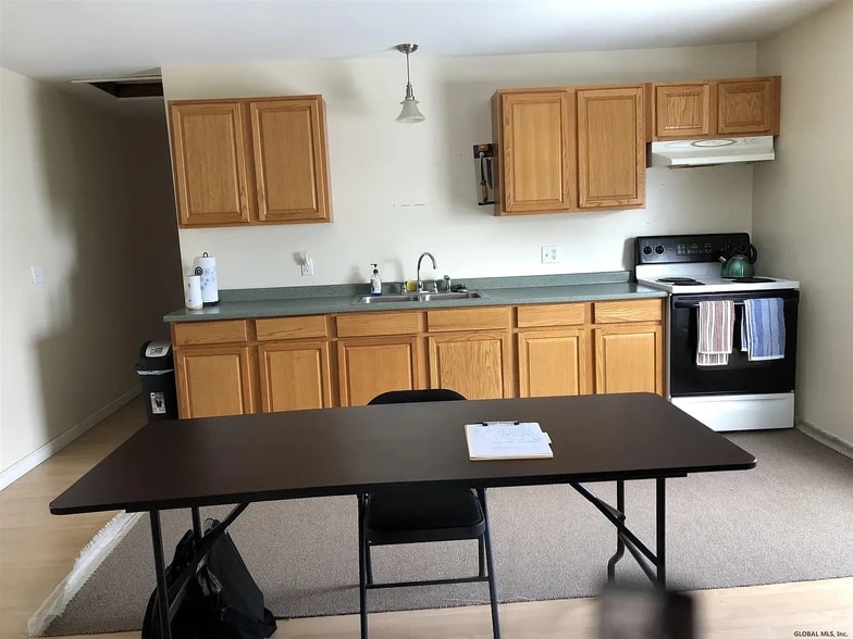 Building Photo - 17 Potter Ave