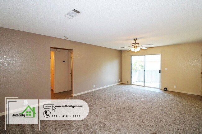 Building Photo - 1553 Bramble Pl