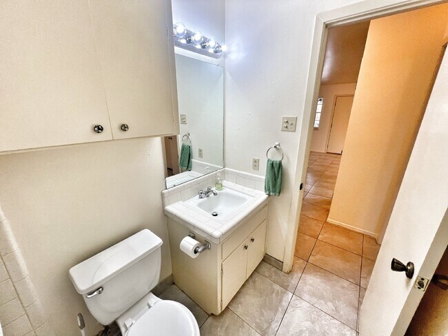 Building Photo - Adorable 2-Bedroom Duplex Just Minutes from Downtown New Braunfels!