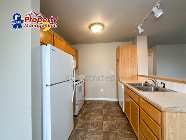 Building Photo - 10151 W Garverdale Ln