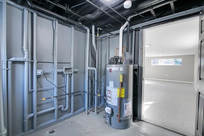 Building Photo - 329 E Jefferson St