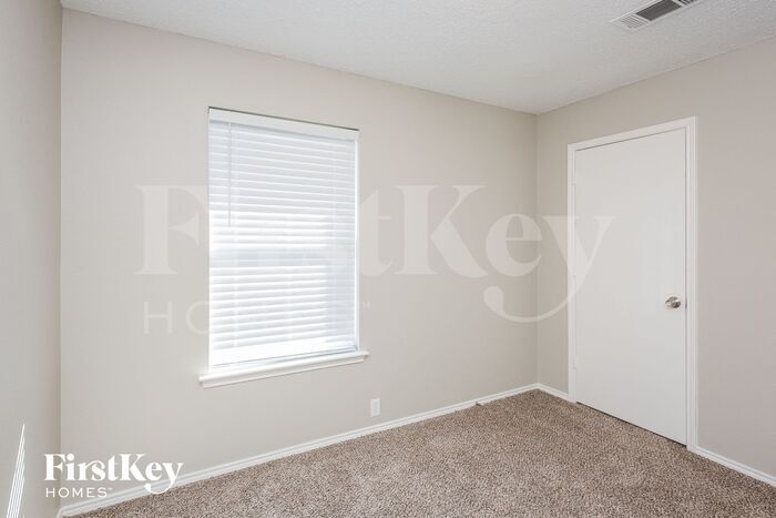 Building Photo - 1402 Caleo Dr
