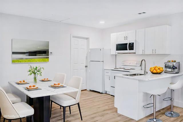 Primary Photo - 2530 Honeysuckle Ave