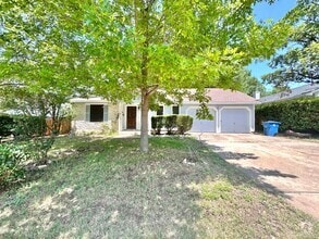 Building Photo - Cozy 3BR/2BA Single-Story Home with Privat...
