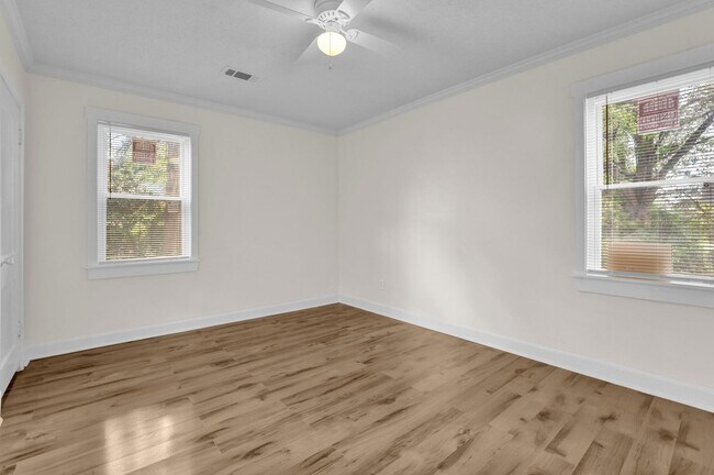 Building Photo - Recently Renovated Brick Home Located Minutes away from Memphis International Airport!