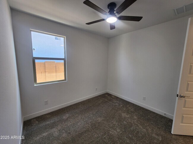 Building Photo - 11214 N 168th Dr