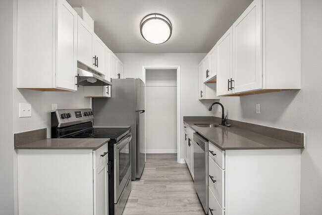 Interior Photo - Bridgeport Square