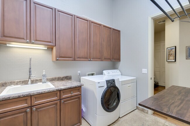 Building Photo - 2143 E Tonto Pl