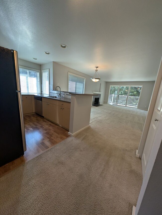 Building Photo - High End 3 Br Condo off of Bothell-Everett...