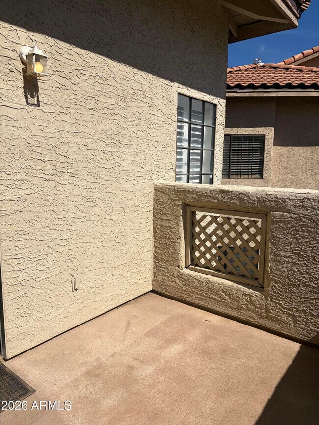 Building Photo - 930 N Mesa Dr