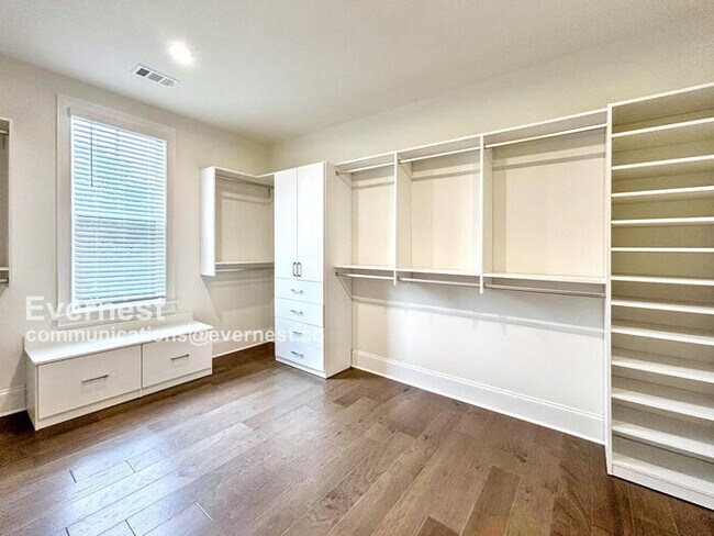 Building Photo - 2517 Canopy Ct