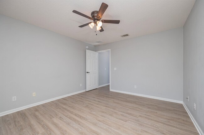 Building Photo - 345 Scrub Jay Dr
