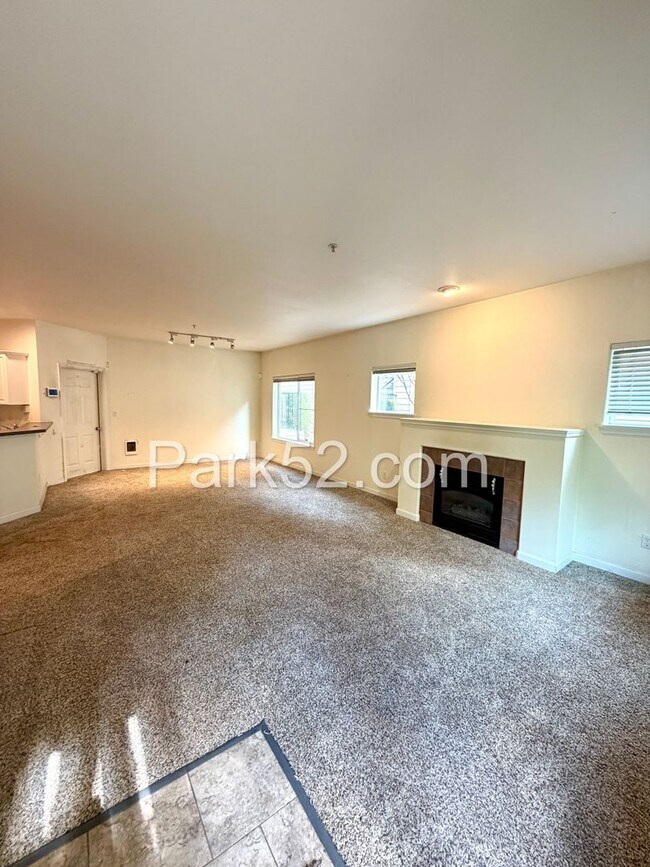 Building Photo - 2 Bedroom Plus Office Condo in DuPont!