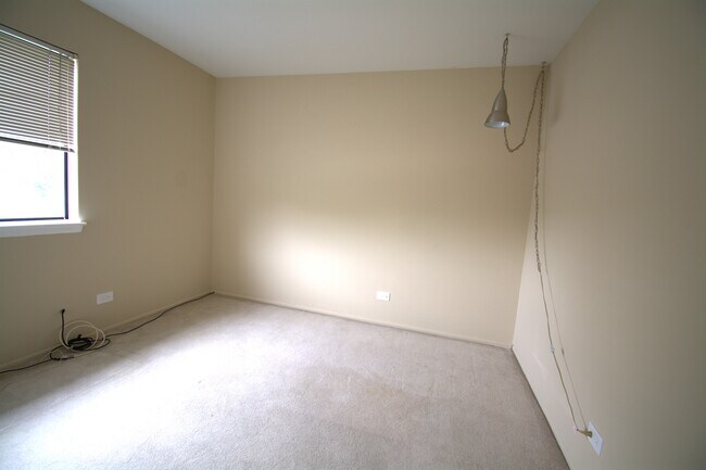 Building Photo - 607 Eastview Ct