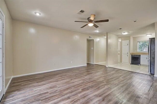 Building Photo - 45 Blue Fox Rd