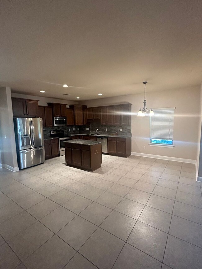 Building Photo - 3 Bedroom / 2 Bathroom Home on Corner Lot ...