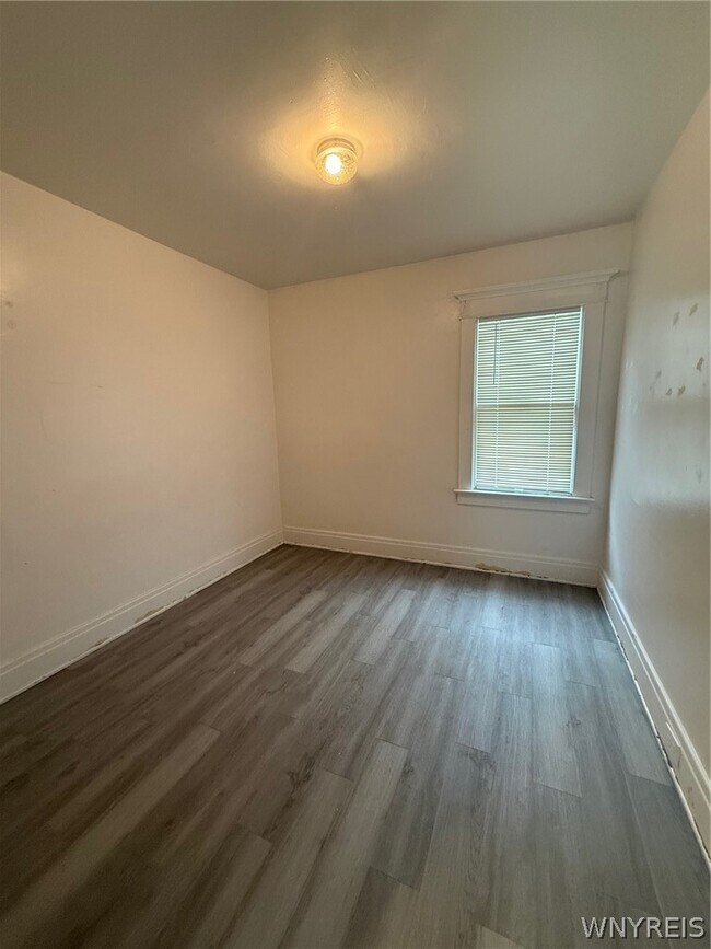 Building Photo - 61 Baxter St