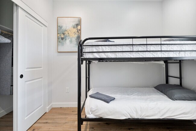 Building Photo - 3806 E Polk St