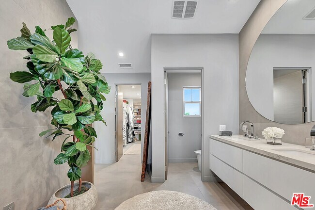 Building Photo - 6442 Lunita Rd