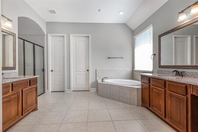 Building Photo - 22419 Banewood Dr