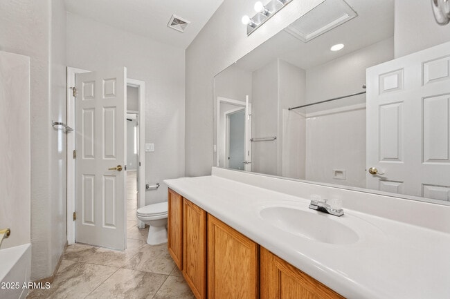 Building Photo - 3738 W Memorial Dr