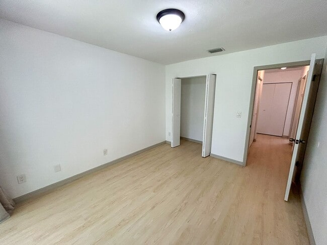 Building Photo - 1058 SW 6th Dr