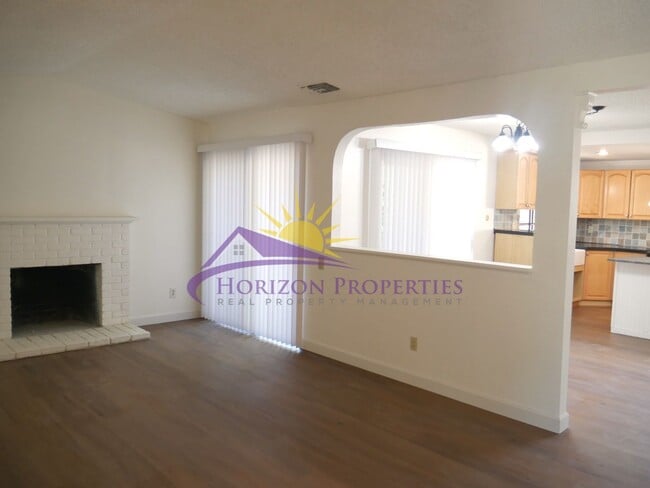 Building Photo - Open 4 Bed 2 Bath 1,407sqft Single Family Home