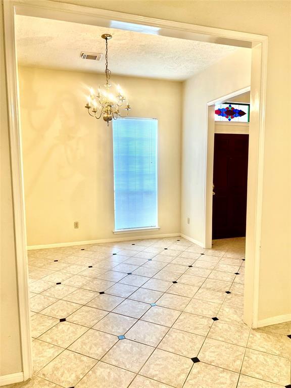 Building Photo - 2017 Castle Dr