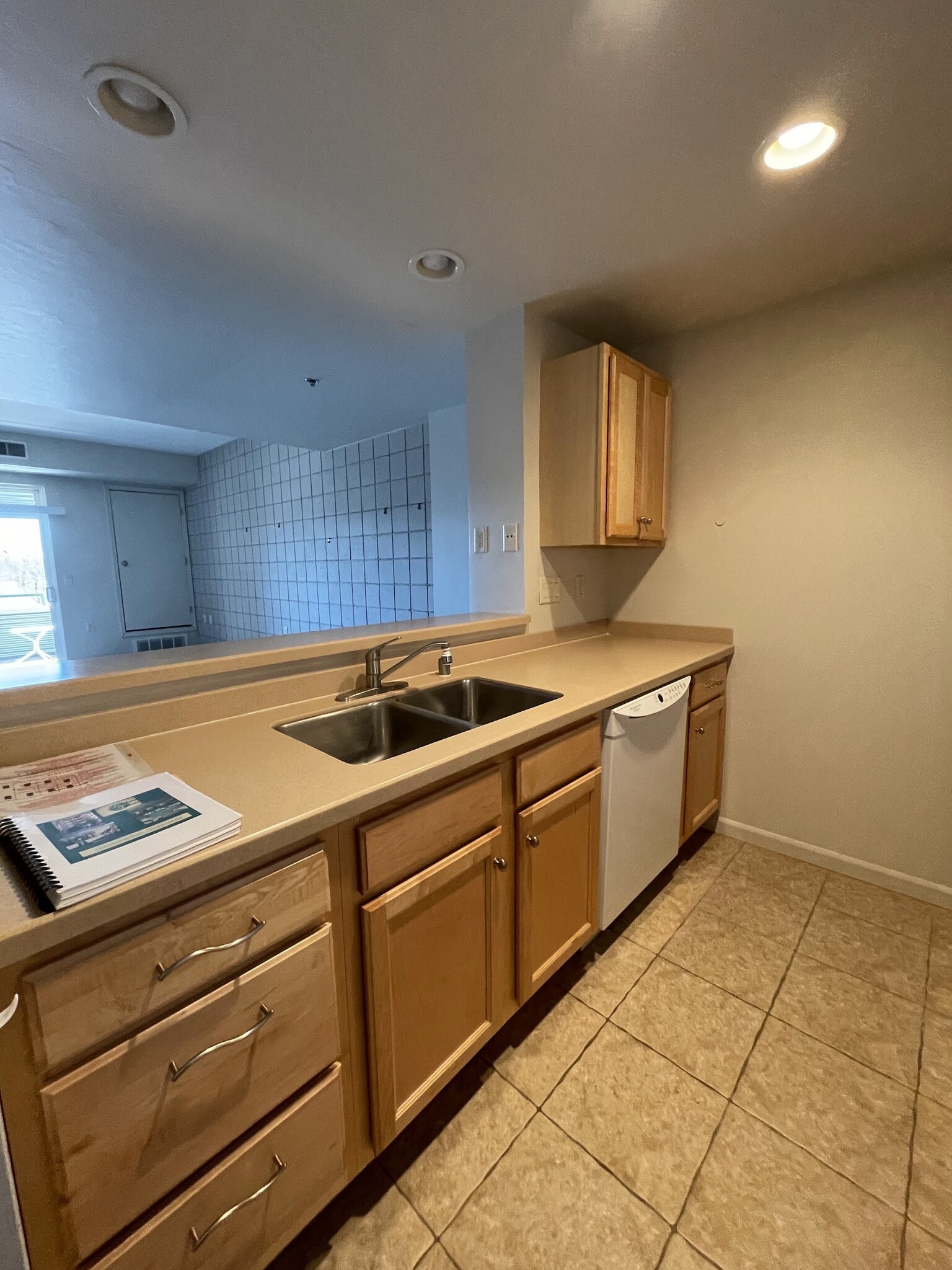 Building Photo - 400 N Richmond St