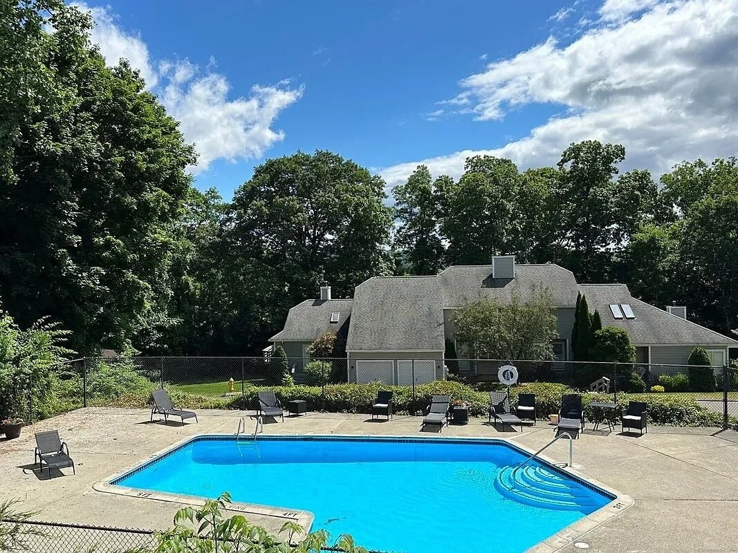 Building Photo - 675 Townsend Ave