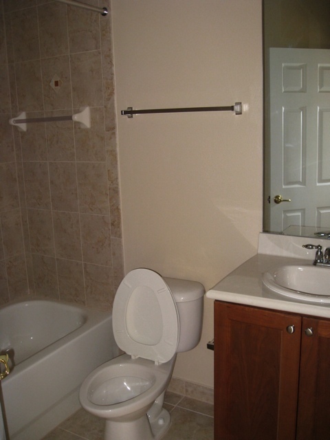 Building Photo - SPACIOUS 3 BEDS TOWNHOUSE CLOSE TO DOWNTOWN!!