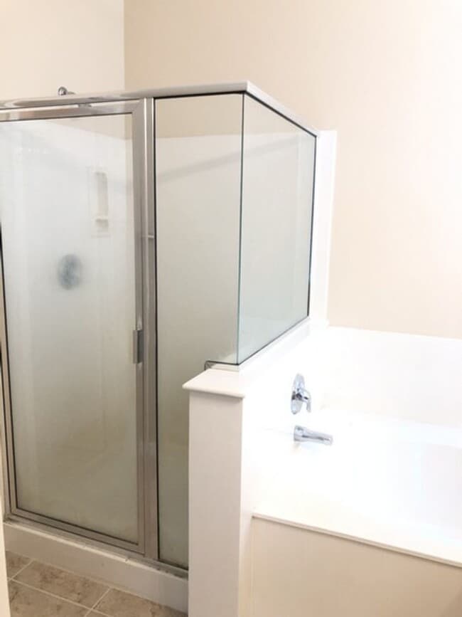 Building Photo - Beautiful 4 Bedroom / 2 Bath, in North Pho...