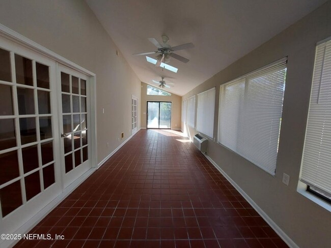 Building Photo - Large 3/2.5 home in the Heart of Orange Park