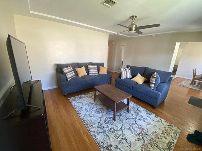 Building Photo - 5442 San Onofre Terrace