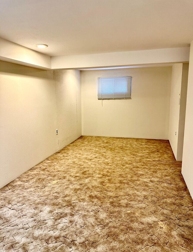 Building Photo - 128 Nethermont Ave